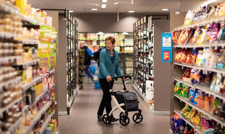 A Routine Grocery Run Turns into an Emergency for an Elderly Lady