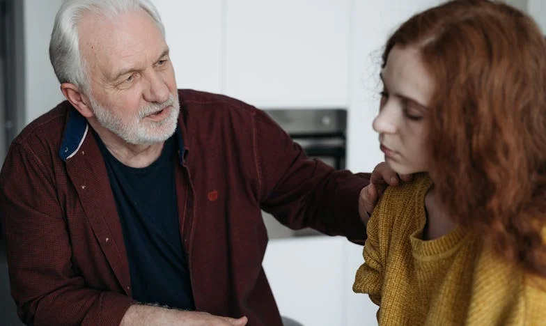 "Alice, hey! Why aren't you feeding Grandma?" - asked the neighbor when she saw her outside the store: She said she hadn't eaten in three days, so I gave her some candies